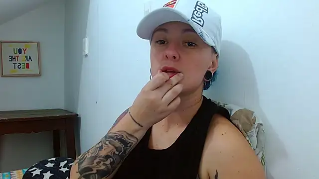 Snapshot of tomboyblue chatting on 03.27.26 tomboyblue online show from 03.27.26