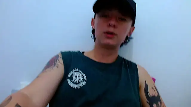 Snapshot of tomboyblue chatting on 04.21.26 tomboyblue online show from 04.21.26