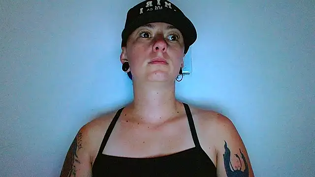 Snapshot of tomboyblue chatting on 04.24.26 tomboyblue online show from 04.24.26