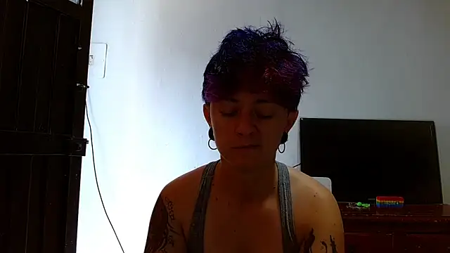 Snapshot of tomboyblue chatting on 05.13.26 tomboyblue online show from 05.13.26