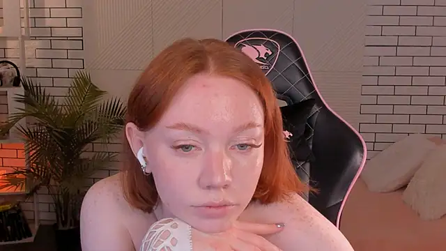 foxyMistrees online show from 12.20.24