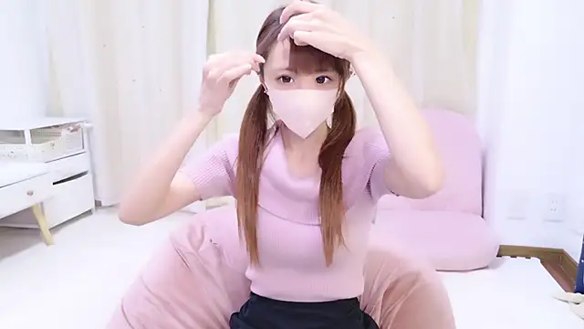 Snapshot of shihori_s2 chatting on 10.15.25 shihori s2 online show from 10.15.25