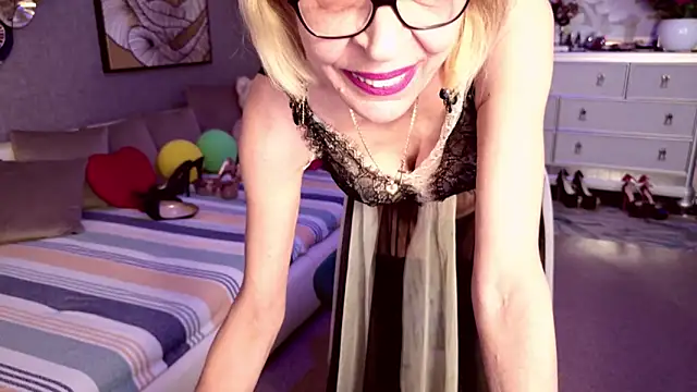 Snapshot of HornyMilf_555 chatting on 04.23.26 HornyMilf 555 online show from 04.23.26