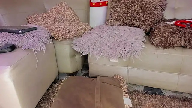 DahianaLincoln online show from 12.16.25