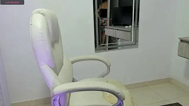 Snapshot of dahian_carter chatting on 10.16.25 dahian carter online show from 10.16.25