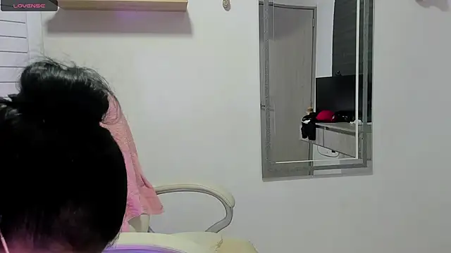 Snapshot of dahian_carter chatting on 10.18.25 dahian carter online show from 10.18.25