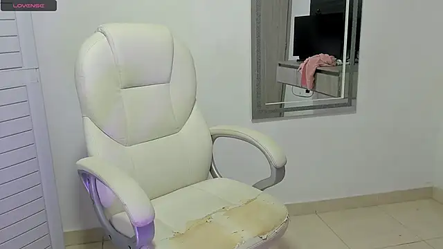 Snapshot of dahian_carter chatting on 10.20.25 dahian carter online show from 10.20.25