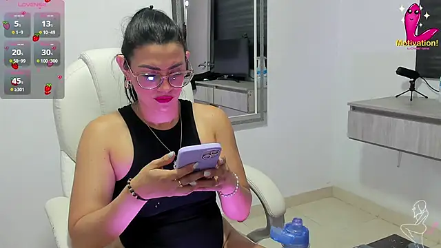 Snapshot of dahian_carter chatting on 11.03.25 dahian carter online show from 11.03.25