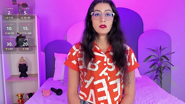 SophieGomez22 online show from 10.22.25