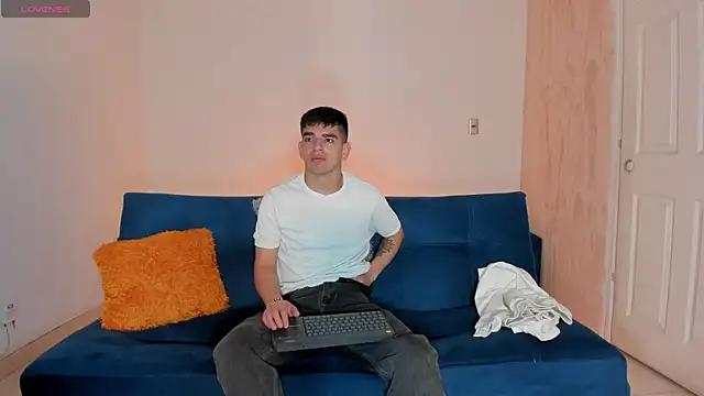 Ares Johnson online show from 09.09.25