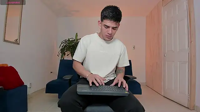 Ares Johnson online show from 10.05.25