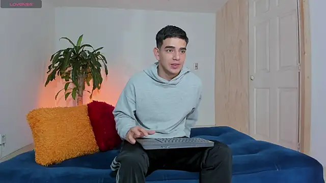 Ares Johnson online show from 11.03.25