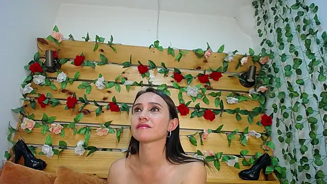 daniela casallas  online show from 01.15.25