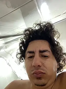 Snapshot of DanielGomez9 chatting on 11.04.25 DanielGomez9 online show from 11.04.25