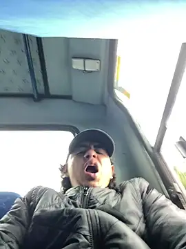 Snapshot of DanielGomez9 chatting on 11.17.25 DanielGomez9 online show from 11.17.25