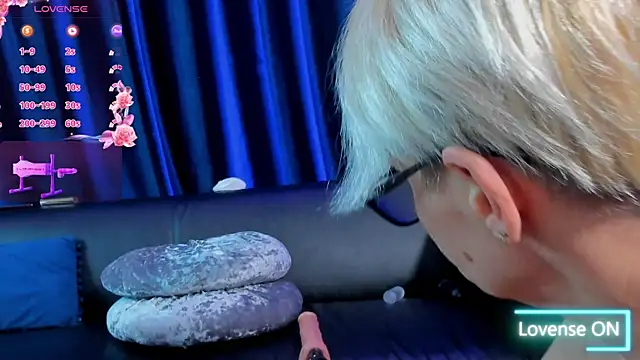 Snapshot of RosaCatalleya chatting on 10.07.25 RosaCatalleya online show from 10.07.25