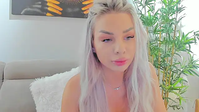 Snapshot of Russian_Ava chatting on 10.26.25 Russian Ava online show from 10.26.25