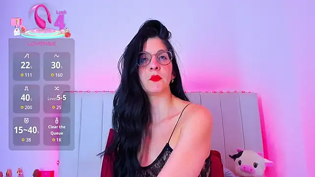 Snapshot of caro_lyne_ chatting on 06.08.26 caro lyne online show from 06.08.26