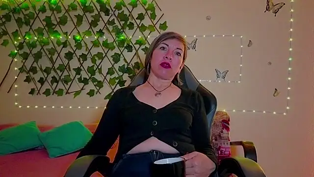 Lady breaks hearts online show from 11.12.25