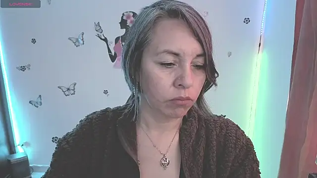 Lady breaks hearts online show from 07.16.26
