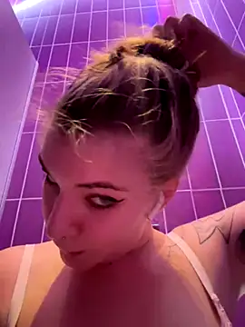 Snapshot of Holy_Tereza chatting on 12.04.24 Holy Tereza online show from 12.04.24