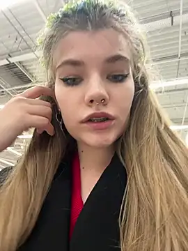 Snapshot of Holy_Tereza chatting on 12.20.24 Holy Tereza online show from 12.20.24