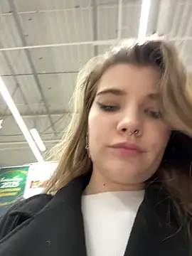 Snapshot of Holy_Tereza chatting on 01.04.25 Holy Tereza online show from 01.04.25