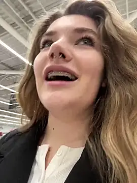 Snapshot of Holy_Tereza chatting on 01.22.25 Holy Tereza online show from 01.22.25