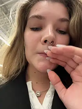 Snapshot of Holy_Tereza chatting on 03.22.25 Holy Tereza online show from 03.22.25