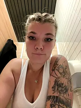 Snapshot of Holy_Tereza chatting on 09.28.25 Holy Tereza online show from 09.28.25