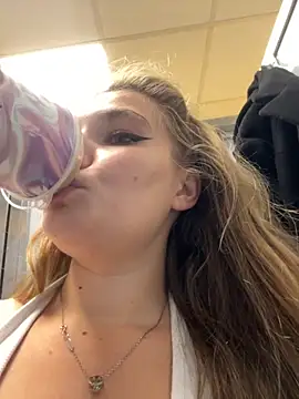 Snapshot of Holy_Tereza chatting on 10.11.25 Holy Tereza online show from 10.11.25