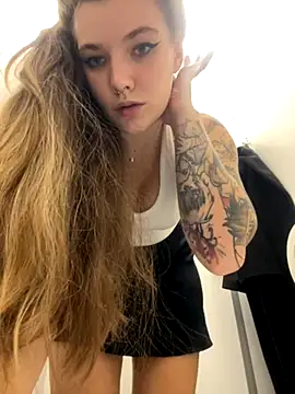 Snapshot of Holy_Tereza chatting on 10.12.25 Holy Tereza online show from 10.12.25