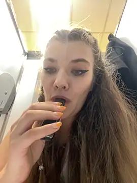 Snapshot of Holy_Tereza chatting on 10.24.25 Holy Tereza online show from 10.24.25