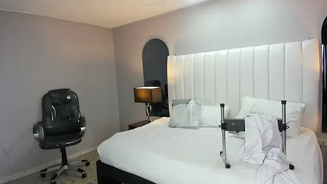 Snapshot of vanity_sex chatting on 12.13.24 vanity sex online show from 12.13.24