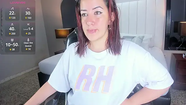 Snapshot of vanity_sex chatting on 12.18.24 vanity sex online show from 12.18.24