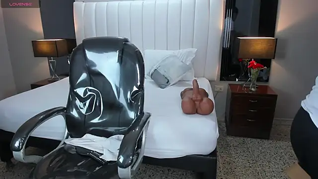 Snapshot of vanity_sex chatting on 03.05.25 vanity sex online show from 03.05.25