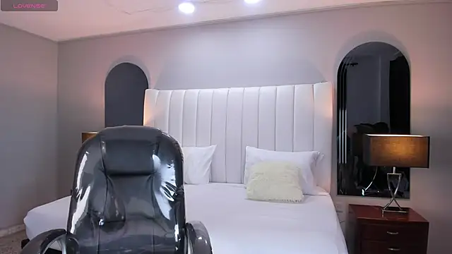 Snapshot of vanity_sex chatting on 09.09.25 vanity sex online show from 09.09.25