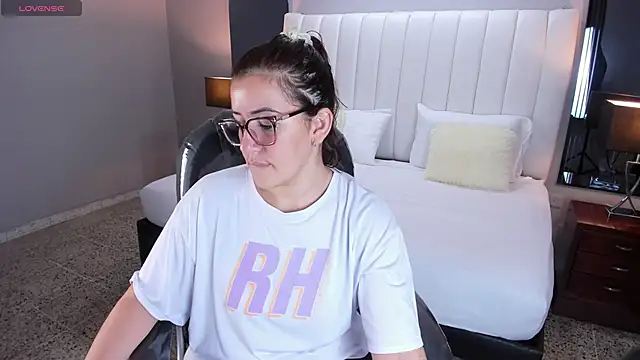 Snapshot of vanity_sex chatting on 09.11.25 vanity sex online show from 09.11.25