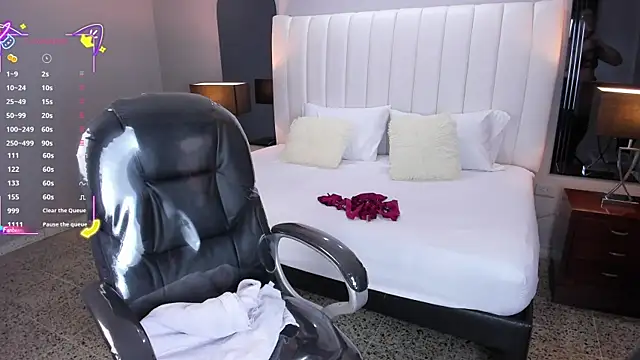 Snapshot of vanity_sex chatting on 09.17.25 vanity sex online show from 09.17.25