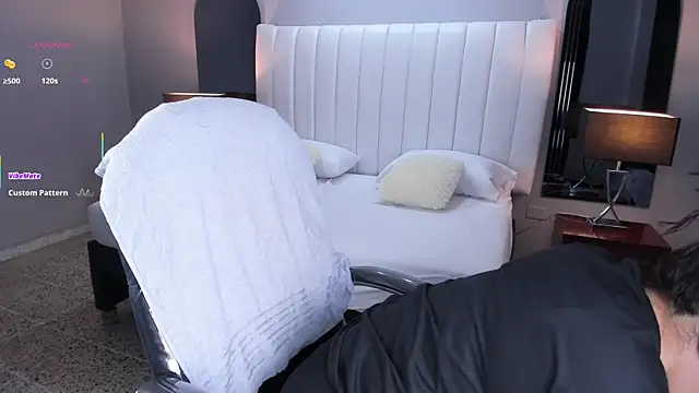 Snapshot of vanity_sex chatting on 10.21.25 vanity sex online show from 10.21.25