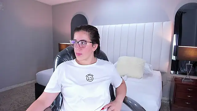 Snapshot of vanity_sex chatting on 10.28.25 vanity sex online show from 10.28.25