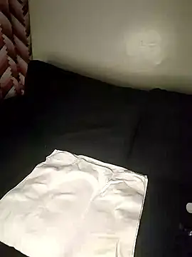 KikiLovesD online show from 01.11.26