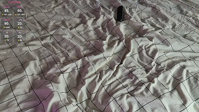 Snapshot of Hey_Kris chatting on 11.06.25 Hey Kris online show from 11.06.25