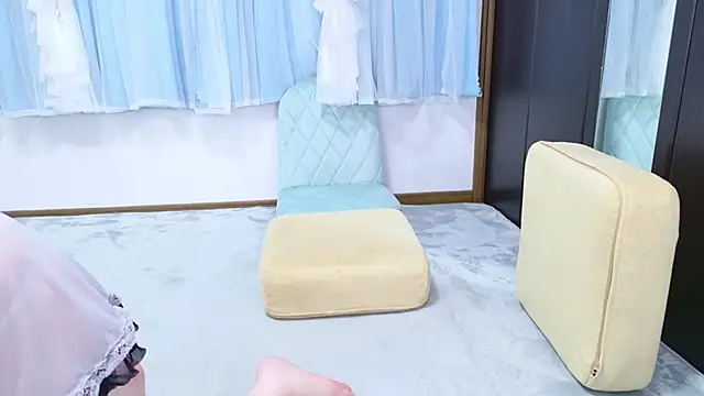 Snapshot of -YU- chatting on 11.13.25 -YU- online show from 11.13.25