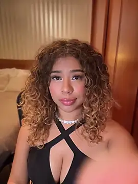 Snapshot of LEONCITA_ chatting on 05.16.26 LEONCITA online show from 05.16.26