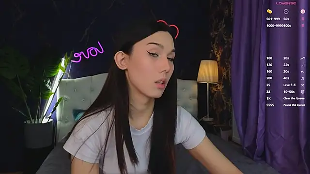 Kaia Sunshine Mia online show from 02.08.25