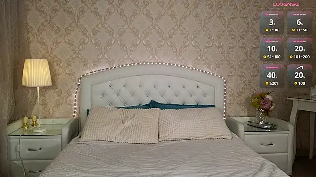 Kaia Sunshine Mia online show from 11.27.25