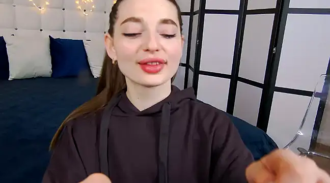 NicoleRosss online show from 02.14.25