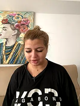 Snapshot of AllysonK chatting on 09.29.25 AllysonK online show from 09.29.25