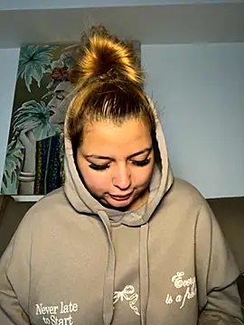 Snapshot of AllysonK chatting on 10.22.25 AllysonK online show from 10.22.25